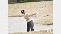 ‘디펜딩 챔프’ 박지영, 7언더파 몰아치며 선두 경쟁 가세
