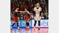 최성원, 역전 3점슛에 폴짝폴짝 [포토]