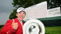 신지애, 日투어 최다 상금 대회 우승…프로통산 64승 입맞춤