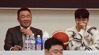 강력한 우승 후보로 지목된 ‘슈퍼팀’ KCC 전창진 감독 “허웅처럼 멋지고 세련된 농구 펼치겠다”