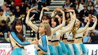 코트를 빛내는 치어리더! [포토]