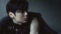 황민현 “가수와 배우로서 느끼는 성취감 달라” [화보]