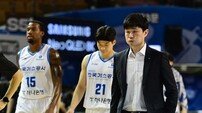 강혁 감독, 경기가 안 풀려 [포토]