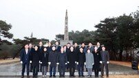 충주시의회, ‘충혼탑 참배’로 새해 첫 출발