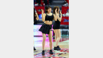 치어리더 ‘귀여운 손짓’ [포토] 