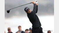 클라크, 페블비치 3R 12언더파 단숨에 단독 선두 