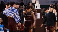 LG, 79-83으로 패하며 힘겨운 2위 싸움 [포토]