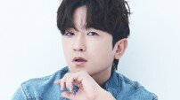 신화 이민우, 새 프로필 사진 공개…쿨워터향 가득