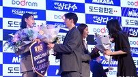 한선수 ‘MVP 축하해요’ [포토]