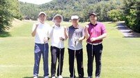 현영민-이운재, 골프대회 시작 알리는 파이팅 [포토]
