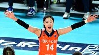 전설 여오현과 함께 뛰는 리베로 김채원, IBK기업은행 상승세 뒷받침