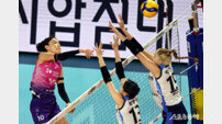 김연경, 블로킹을 무너뜨린 스파이크