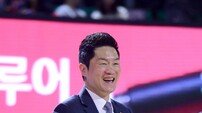 선두 질주 SK 전희철 감독 “1위 팀인데 분위기는 그렇지 않아…더 신바람 나게 경기 했으면” 