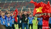 베트남 축구에 ‘우승 DNA’ 재이식한 김상식, 커리어 단절 위기에서 개척한 성공시대 