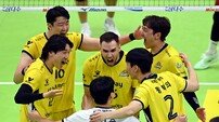 [현장리뷰] ‘미친 블로킹’ 19개 앞세운 KB손해보험, 한국전력 꺾고 5연승…레오나르도 감독 데뷔전 ‘활짝’