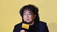 봉준호 감독, ‘미키 17’로 인사드려요