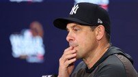 NYY 구단주, ‘우승 실패’ 분 감독과 연장 계약 고려 중