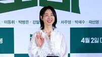 강말금 ‘블랙&화이트 패션’
