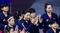 동료 응원하는 김연경
