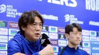 홍명보 감독 ‘새로운 선수 기용 생각 중’