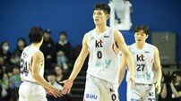 ‘하윤기 18점・9R’ KT, 삼성 제압…2위 LG와 1G차