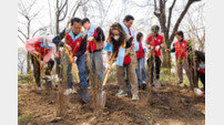 롯데월드, 식목일 맞이 ‘도심 숲 조성’ 캠페인 진행