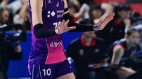 세트스코어 1-2 순간 동료 격려하는 김연경