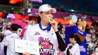 김연경, 역대 2번째 만장일치 챔프전 MVP!