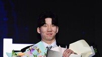 데뷔 첫 MVP 수상 허수봉…“앞으로 ‘허수봉 시대’를 열겠다!”