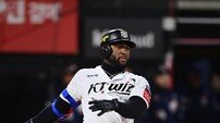 2루타로 반등 발판 마련했다…KT 로하스, 좌우중간으로 타구 보내며 3안타 맹활약