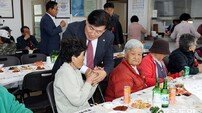 옹진군, 섬 지역 어르신 위한 ‘마을로 직접 찾아가는 어버이날’ 행사