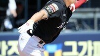 이대호 제치고 김태균 눈앞에 성큼…‘2200안타’ KT 황재균, 입지 극복하고 세운 금자탑 속 의미