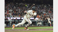 ‘2루타+한달만의 볼넷’ 샌프란시스코 이정후, 3출루 맹활약에도 팀은 4-8 패배