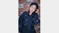 ‘하이파이브’ 라미란 “첫사랑 미녀 역, 미용 렌즈 끼고 화장만 1시간”[인터뷰]