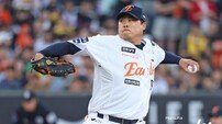 ‘내전근 불편함 호소’ 한화 류현진, KT전 4회초 2사 후 교체…3.2이닝 4실점