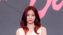 ITZY 류진, 붉은 장미가 사람이라면…은은 미소 [DA포토]
