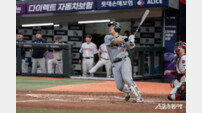 “아직 갈 길 멀다” 타격감 살아난 안치홍, 시즌 첫 아치로 한화 1위 지킨 일등공신 [SD 사직 스타]