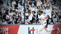 전설 우즈 넘어 외인 통산 홈런 1위로…KT 로하스, 장외포로 대기록 장식 [SD 수원 라이브]