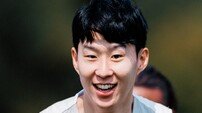 드디어 훈련 스타트→토트넘 캡틴 손흥민 ‘거취 이슈’ 종지부 찍나? 프랑크 신임 감독의 입으로 향하는 시선…특별하지 않지만 특별할, 평범한 듯 평범할 수 없을 그날의 홋스퍼웨이