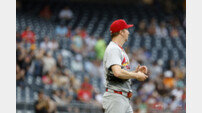 ‘STL 양도지명→ATL 구제’ 페디, 4.2이닝 4실점 ‘또 눈물’