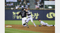 2025시즌 수비 명장면 만들었다…LG 신민재, 병살타 4개 모두 관여 ‘공·수에서 상승세’