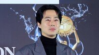 나홍진·류승완 이어 이창동까지…‘거장 픽’ 조인성에 거는 기대