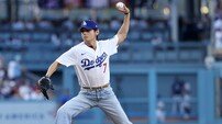 뷔, MLB 마운드 빛낸 완벽 시구 [포토]