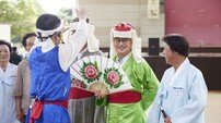 김동연 경기도지사, 양주별산대놀이 체험…“깨끼춤, 생각보다 어렵네요”