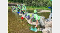 의성군, 남대천에 토종 치어 4천마리 방류…생태계 회복 앞장