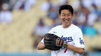 손흥민 ‘오늘은 축구공 대신 글러브’ [포토] 