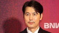 ‘혼외자 논란’ 정우성, 수염 기르고…1년 만 공식석상 [30th BIFF]