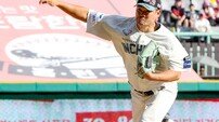 ‘자신감의 상징’ 너클볼 던지는 SSG 노경은, 2이닝 무실점 호투로 31홀드 적립…4년 연속 75이닝 돌파