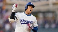 오타니 180㎞ 넘는 총알포 쾅쾅, 다저스 홈런파티…WC 1차전 승리→WS 2연패 시동 걸었다