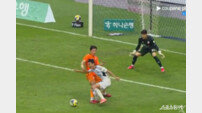 축구계 분노 유발한 제주-전북전 판정 논란에 ‘매의 눈’ 장착한 K-심판, 갑자기 쏟아진 PK 선언…그동안 안 본걸까? 못 본걸까? 더 명확해야 할 판정 문제, 더 깔끔해야 할 사후 조치